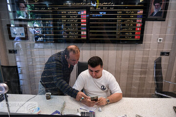 ورود قیمت دلار به کانال ۸۰ هزار تومان جدی شد/ همه فروشنده شدند/ مقصد بعدی طلا کجاست؟ ورود قیمت دلار به کانال ۸۰ هزار تومان جدی شد/ همه فروشنده شدند/ مقصد بعدی طلا کجاست؟