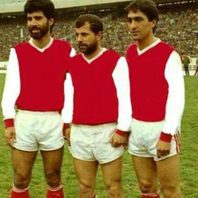 آقای جباری! فلسفه فوتبال این نیست که از کتاب فروشی به نیمکت استقلال برسی!/ استقلال مجبور شد این آقا را سرمربی کند!